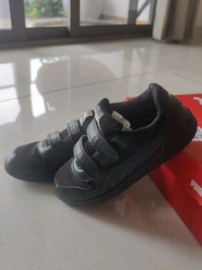 Orignal Puma Kids Black Sneakers.