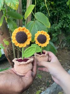 Crochet sunflower pot