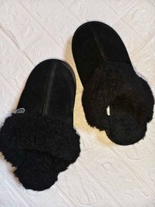 UK 5 Fuzzy Fur Black Slippers