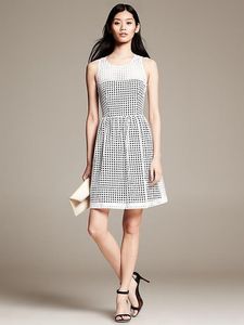 BANANA Republic Branded Cut Out Designer White Pie
