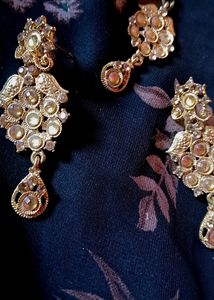 Earing With Maangtikka