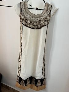 Off White Kurti With Machine Embroidery | XS | Sli