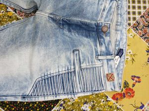 Stylish Light Wash Jeans