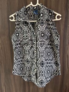 Black &amp; White Patterned Sleeveless Top Shirt