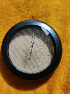 Mac extra dimension skin finish powder