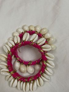 Kodhi(shell) Kangans