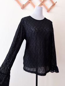 LACE TOP