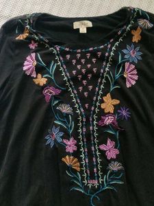 BLACK EMBROIDERED KURTA