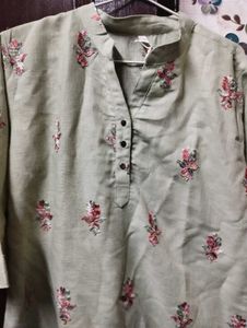Floral Embroidered Kurta completely new
