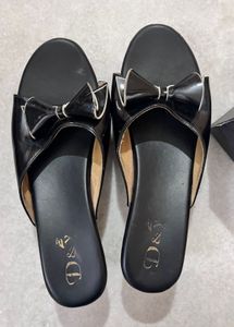Chic Black Bow Detail Flats