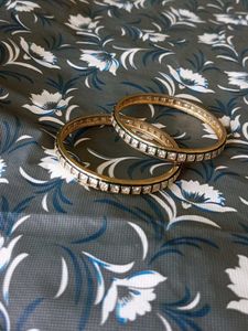 Elegant Gold jadau Kundan Bangles