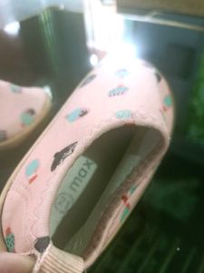 Girls size 5 shoes