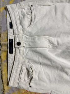 White High-Waist Relaxed Fit Jeans Size 32