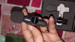 VELOMAX Wireless Microphone