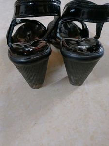 PRICE DECREASE New Womens Black Heel
