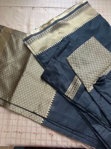 Elegant Black &amp; Gold Saree