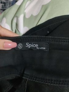 Lotus Black High-Waisted Jeans/skinny fit