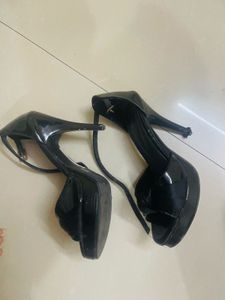 Chic Black Heels with Bow Detail