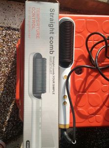 Hair straightener With A Small Comb