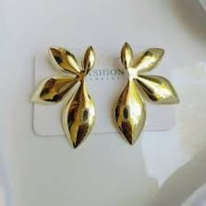 Gold Floral leaves stud Earrings✨