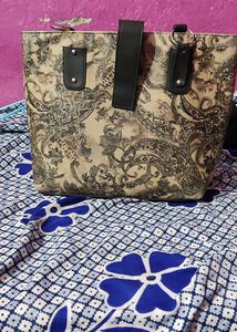 Hand Bag Bag Bikul Sahi Hai Aur New Hai Magar Ek Handel Ka Ring Nikal Gaya Hai