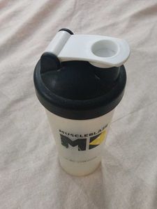 MuscleBlaze Shaker Bottle