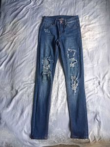 Ripped Denim Jeans 👖🦢✨✨