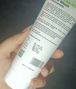 COSIQ Niacinamide Face Wash