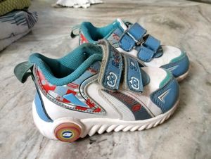 New White Shoes For 2-4yr Baby