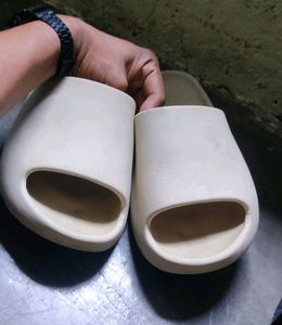 Yeezy Slides (1st Copy)