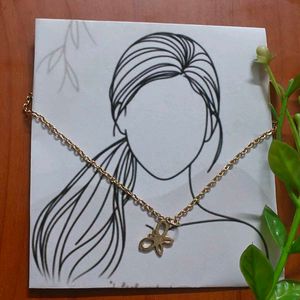 🆕 Chic Gold-Tone Butterfly Pendant Necklace