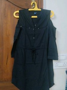 Chic Black Cold Shoulder Top