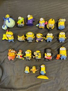 Set of 21 minion Toys