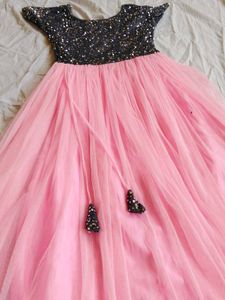 Pretty Glomours Women Gown💝