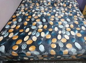 Patterned warm Bedsheet &amp; Pillow Covers