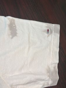 Tommy Hilfiger Graphic Tee … it’s brand new