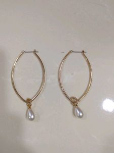 Elegant Gold Oval Hoop Earrings with Pearl Drop