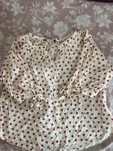 Cute Top With Knotted Sleeves