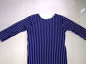 Vertical Striped Top. 🤍💙