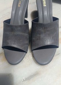 Selling Women Sandles With Heels