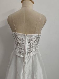 Elegant White 👰