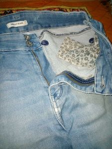Jeans with cutout detail