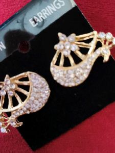 Fashion Earrings - Gold Tone