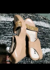 Elegant Beige &amp; Gold Sandals
