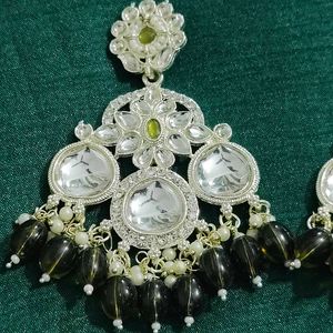 Elegant Kundan Mehandi Colour Earrings