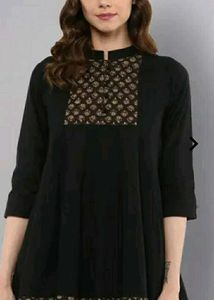 Women's Black Floral Print A- Line Tunic