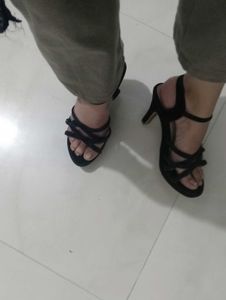 A Black Velvet High Heels