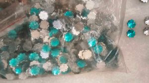 Flower Sequins (100 Pieces Of Each Colour)