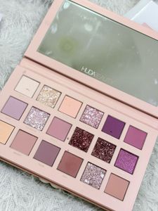 Huda Beauty Eyeshadow Palette