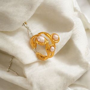 Luna Pearl Ring